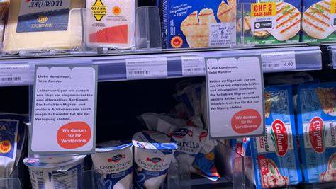 Eis-Sortiment im Kühlregal