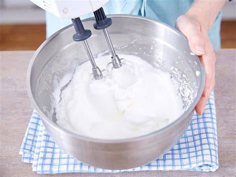 Eischnee schlagen: Tipps und perfekte Konsistenz erkennen - Infografik
