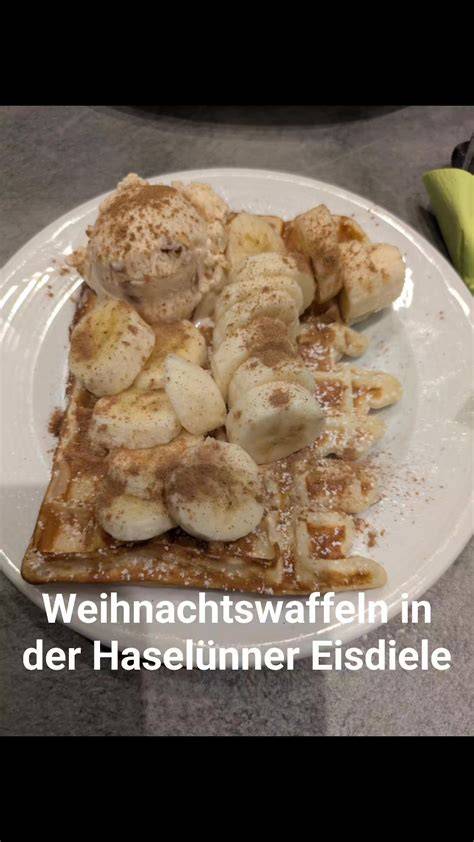 Eisdiele mit Waffeln und Bechern: Kalorienvergleich