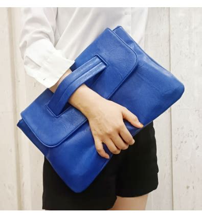 Elegante Motivtorte mit Handtasche im stilvollen Design