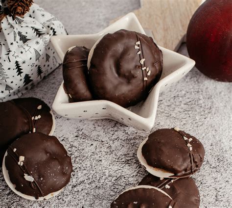Elisenlebkuchen auf Oblaten, angerichtet