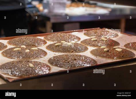 Elisenlebkuchen auf einem Backblech