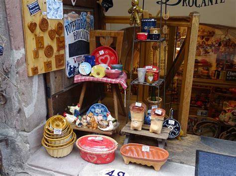 Elsässische Souvenirs und Keramik im Lebkuchenladen