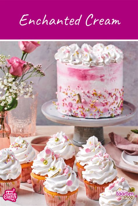 Enchanted Cream Torte, angerichtet und dekoriert
