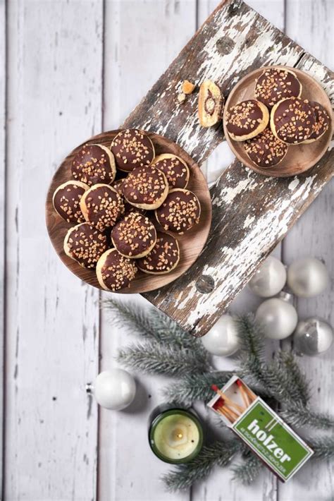 Endprodukt: gefüllte Schoko-Hohlkugeln
