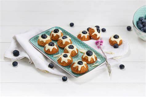 Endständige Mini Gugelhupfe auf Dessertteller