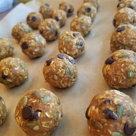 Energy Balls auf Backblech