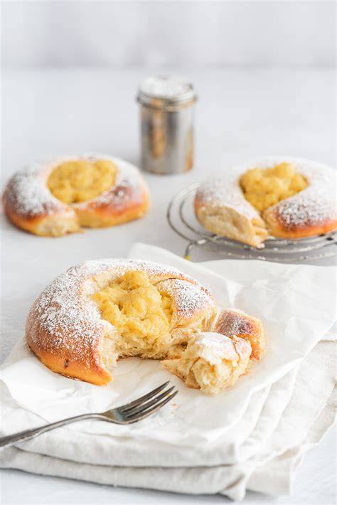 Ensaimadas mit Vanillepudding