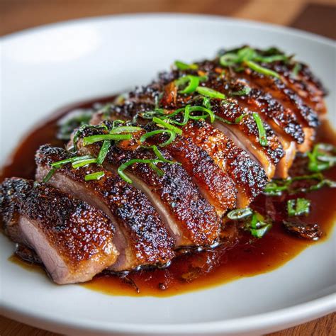 Ente mit Honig und Sojasauce angerichtet