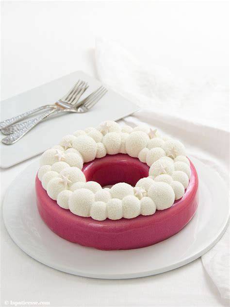Entremets mit Bubble Crown und Glitzer Glasur