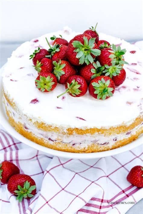 Erbeer-Biskuit-Torte mit Sahne-Quark-Creme
