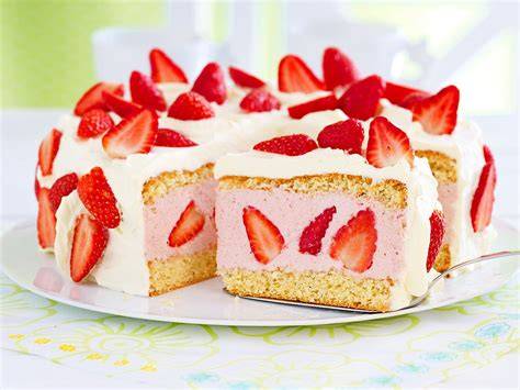 Erdbeer Vanille Sahne Quark Torte - Anschnitt