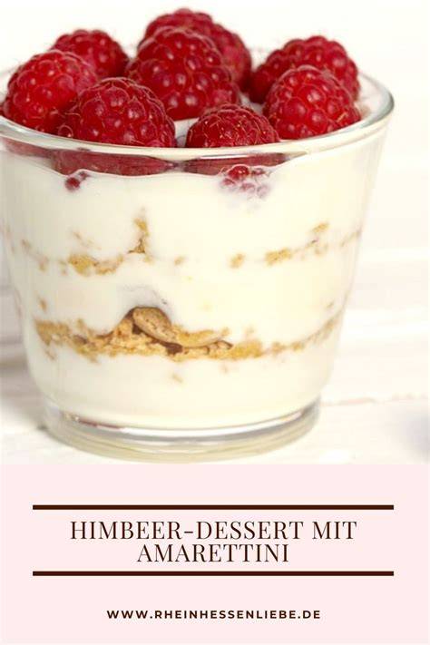 Erdbeer-Cremé im Schälchen mit Amarettini