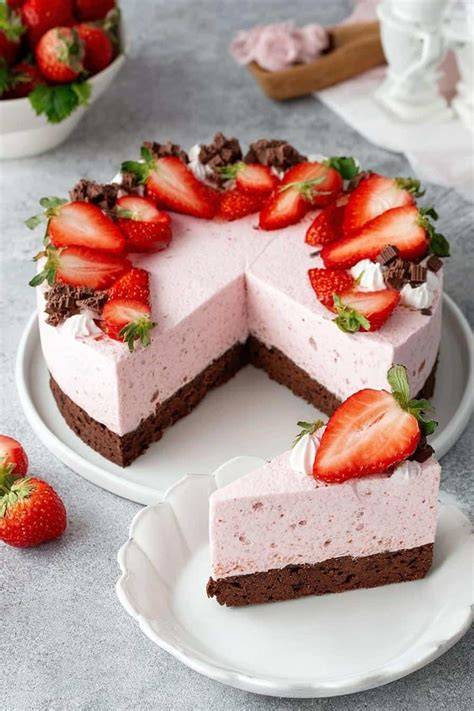 Erdbeer-Pudding-Torte mit Schokoboden