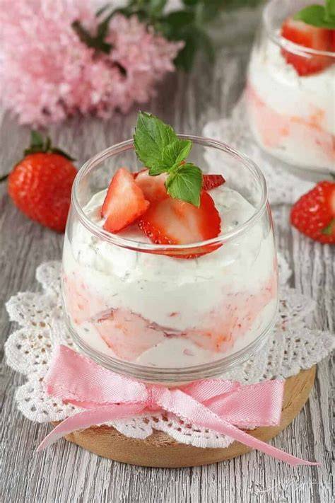 Erdbeer-Quark-Mousse im Glas