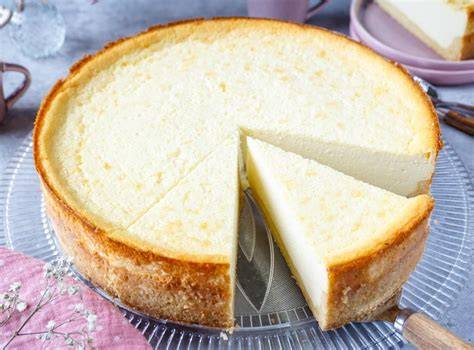 Erdbeer-Topping auf Cheesecake und Käsekuchen im Saisonkalender