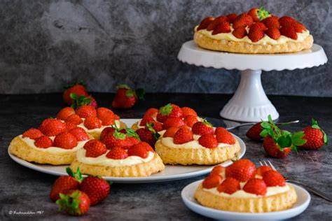 Erdbeer-Torteletts mit Vanillecreme