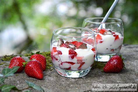 Erdbeer-Yogurette Dessert im Glas
