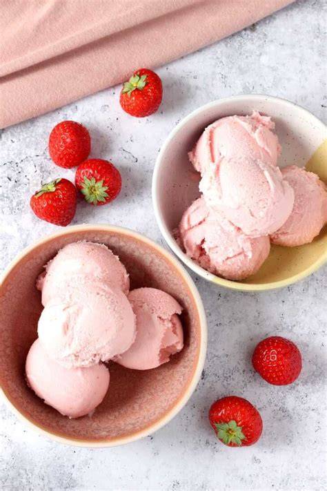Erdbeereis, Erdbeeren, Eismaschine, Sahne, Ei, DIY, Foodfotografie