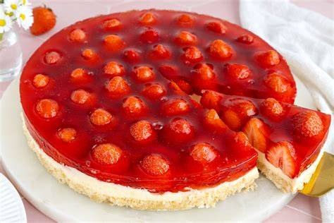 Erdbeerkuchen mit Löffelbiskuit - Keksboden in Springform