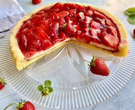 Erdbeerkuchen mit Pudding und Tortenguss