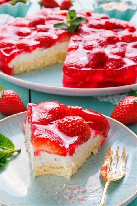 Erdbeerkuchen mit Vanillepudding-Schicht