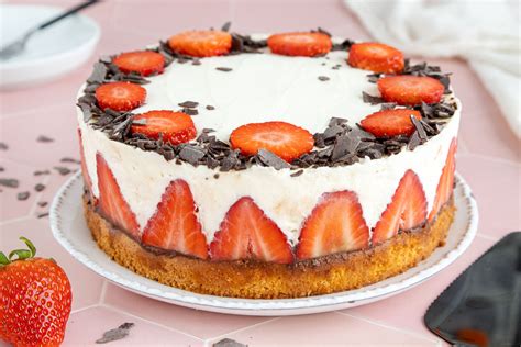 Erdbeertorte mit Mascarponefüllung und Schokostücken