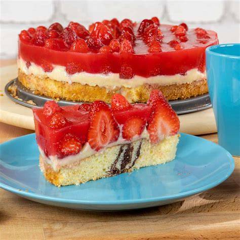 Erdbeertorte mit Puddingfüllung