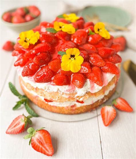 Erdbeertorte mit Wiener Boden und Buttercreme
