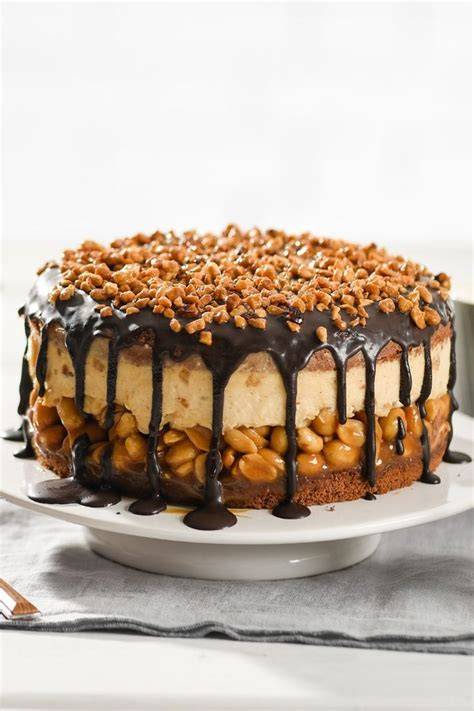 Erdnuss‑Karamell als Füllung in der Torte