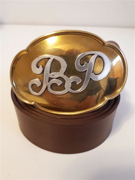 Erdnussbutter‑Salzkaramell‑Würfel auf einem Brett