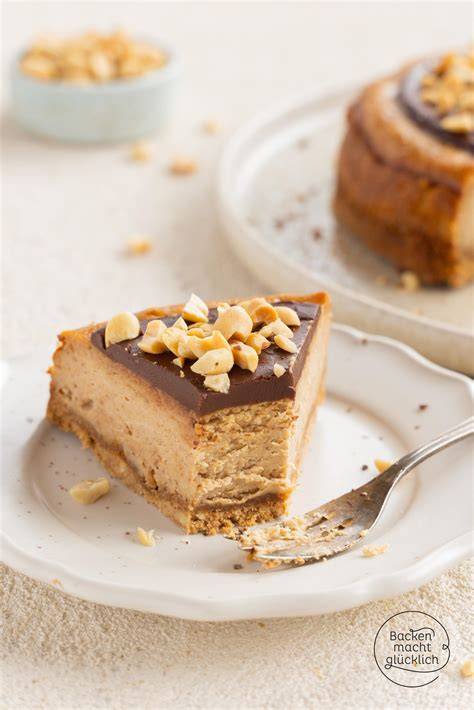 Erdnussbutter Cheesecake Scheibe auf Teller