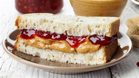 Erdnussbutter-Marmeladen-Sandwich Aufbau