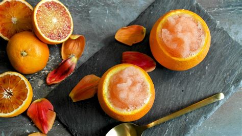 Erfrischendes Orangen Slush Eis mit Orangenscheibe