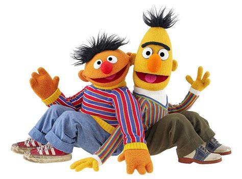 Ernie und Bert backen gemeinsam Kekse in der Sesamstraße
