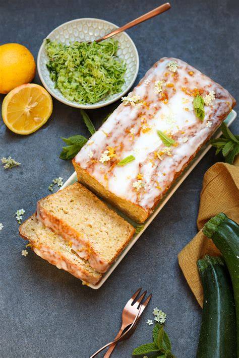 Erntefrische Zucchini und Zitronen als Dessert-Basis