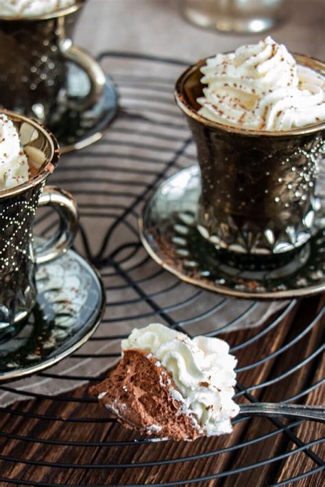 Espresso Schokoladen Mousse in kleinen Tassen
