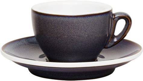 Espressotasse aus dickwandigem Porzellan auf Untertasse