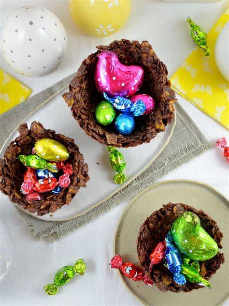 Essbare Osternester aus Schokolade und Cornflakes
