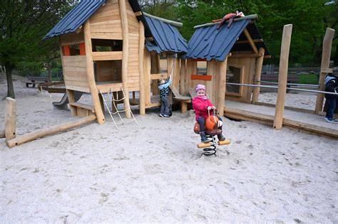 Essbarer Tiergarten mit Tieren und Spielplatz