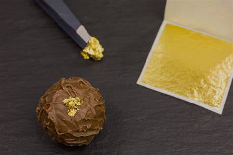 Essbares Blattgold auf Praline