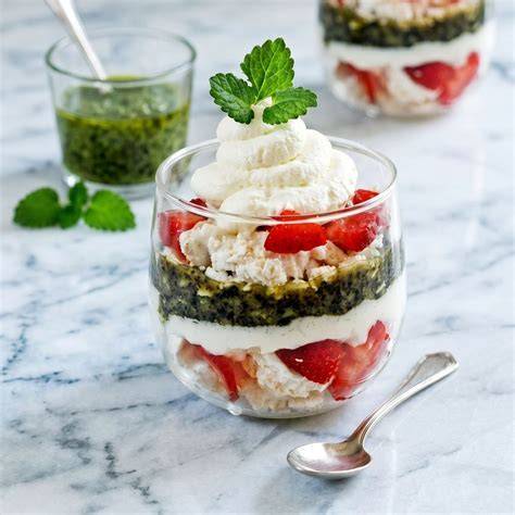 Eton Mess geschichtet im Glas