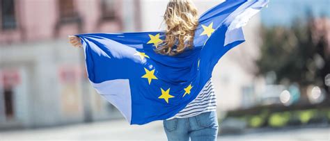 Europäische Adelige beim Schokoladengenuss