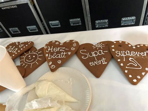 Eventstand: Lebkuchenherzen bemalen mit Zubehör