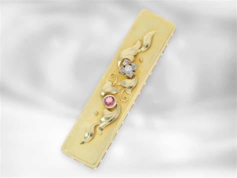 Exklusive Praline in Goldschmiedearbeit mit Brillant