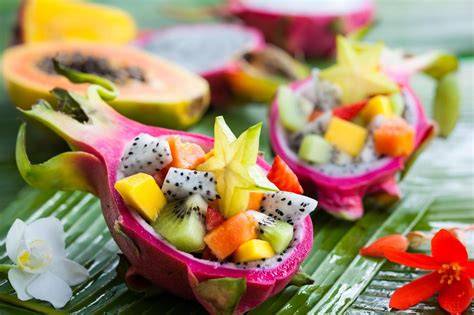 Exotische Früchte und Kokosnuss für thailändische Desserts
