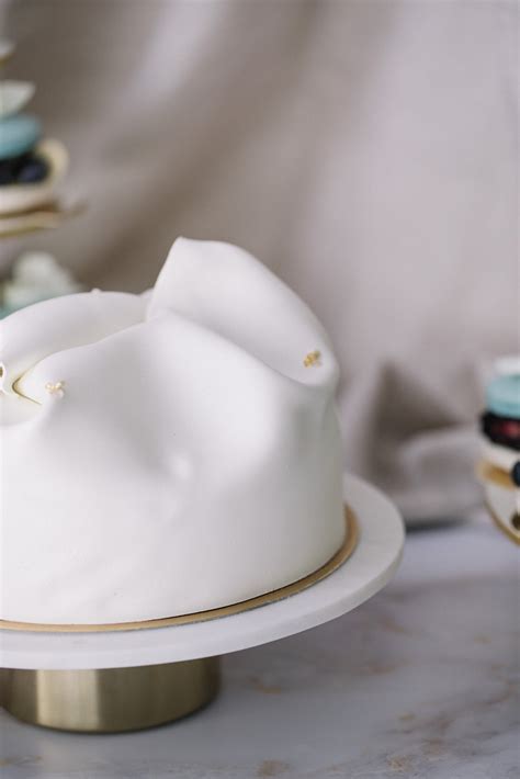 Faltenfrei eingedeckte Fondant-Torte