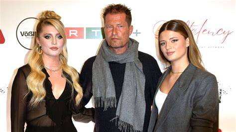 Familie Schweiger bei einer Filmpremiere