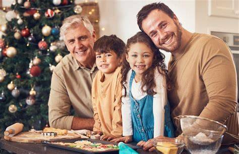 Familie backt und dekoriert gemeinsam Vaiana-Torte