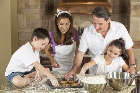 Familie beim Backen - Tonkabohnenkuchen